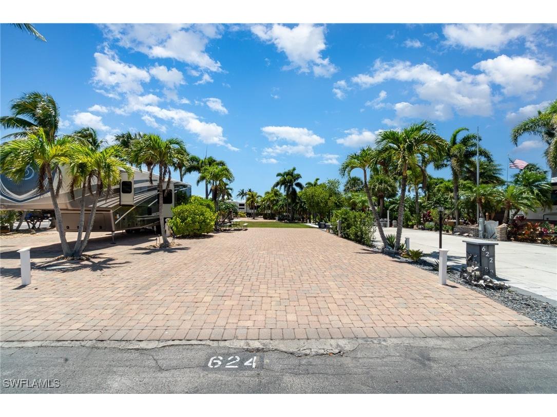 624 Barracuda Bend Fort Myers Beach FL 33931 225045780 image1