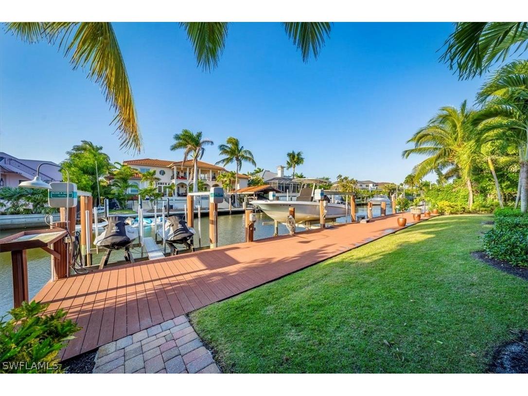 655 17th Avenue S Naples FL 34102 224033431 image1