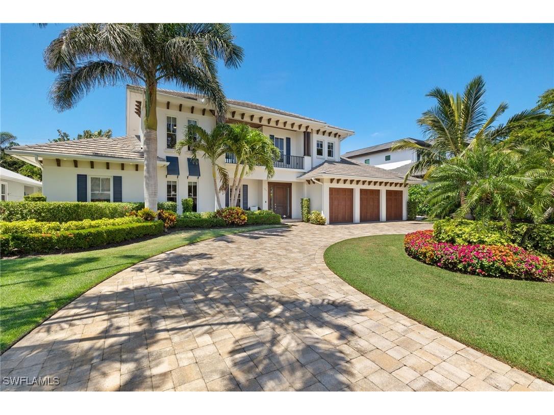 655 7th Avenue N Naples FL 34102 225044987 image1