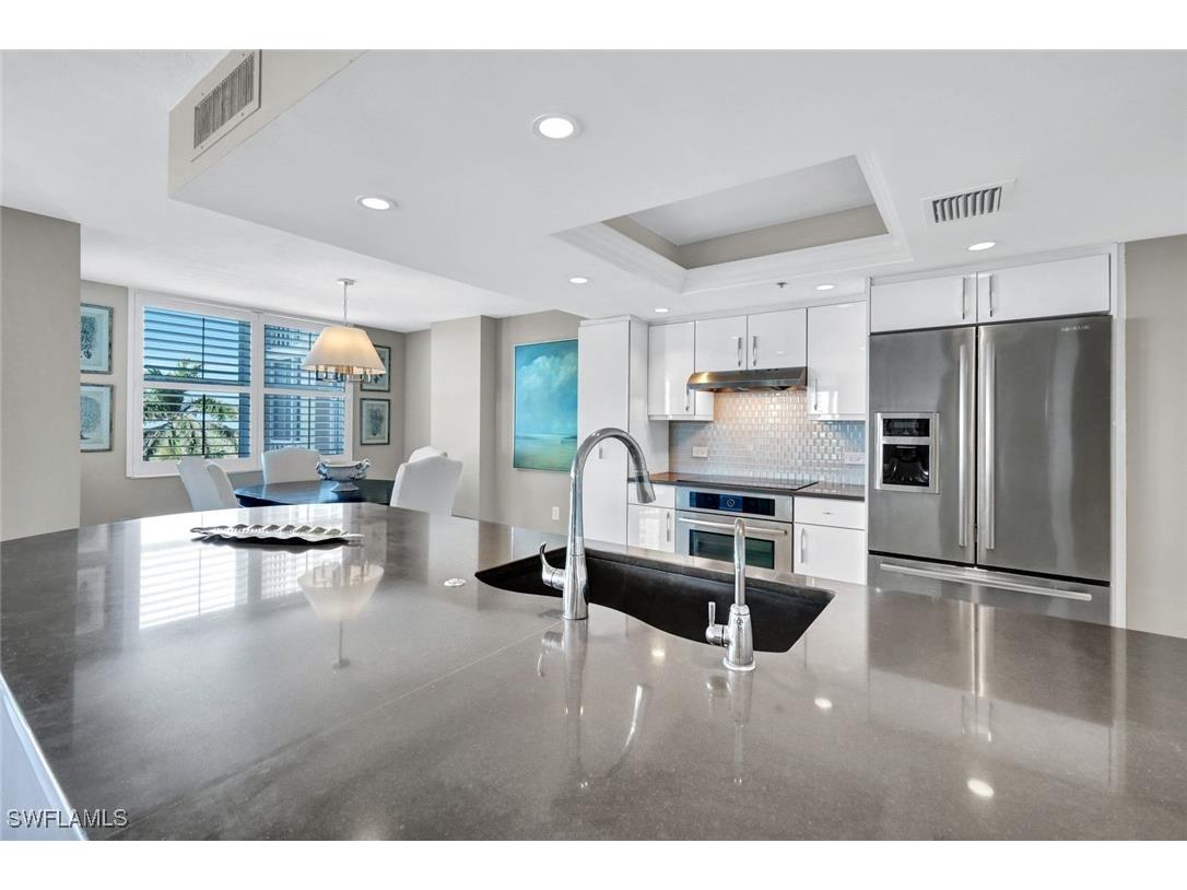 6585 Nicholas Boulevard #404 Naples FL 34108 225026259 image1