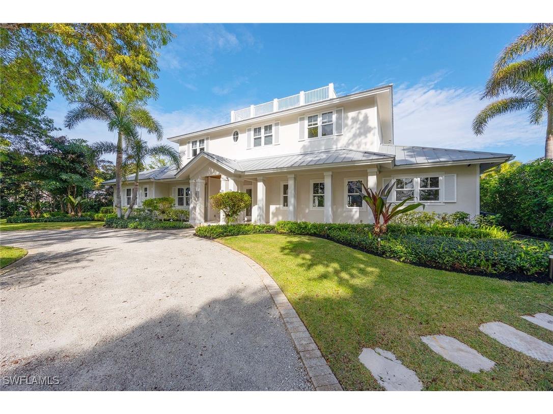 661 6th Avenue N Naples FL 34102 224104910 image1