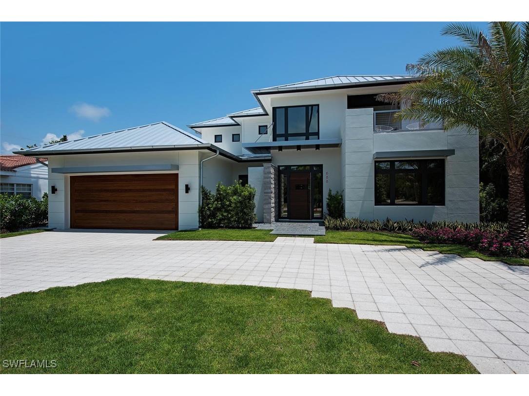 688 3rd Street N Naples FL 34102 225047838 image2