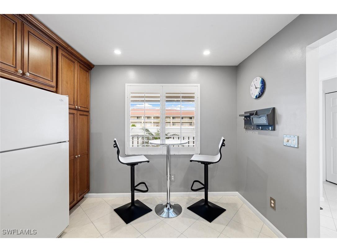 6900 Dennis Circle #J-205 Naples FL 34104 225037187 image3