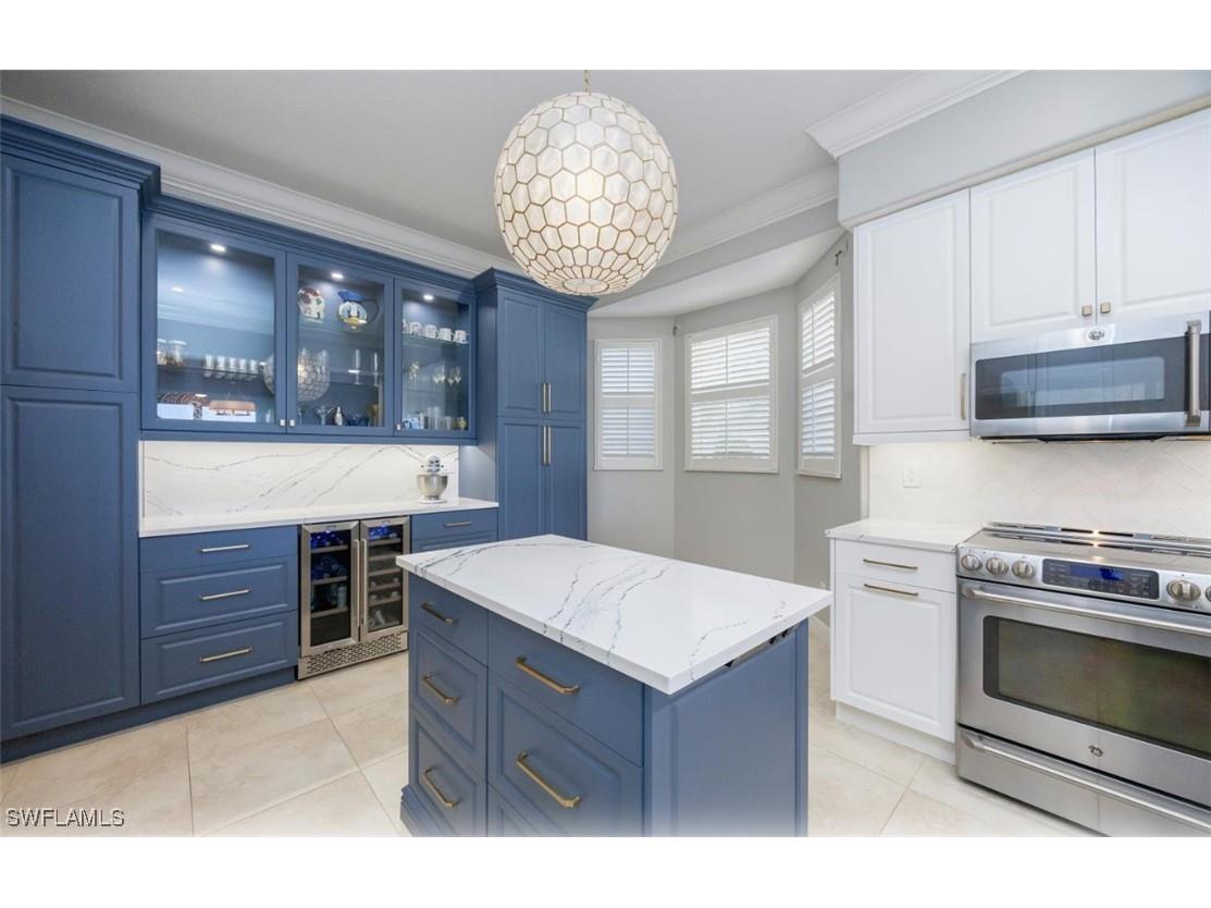 693 Vintage Reserve Circle #16A Naples FL 34119 224098487 image1