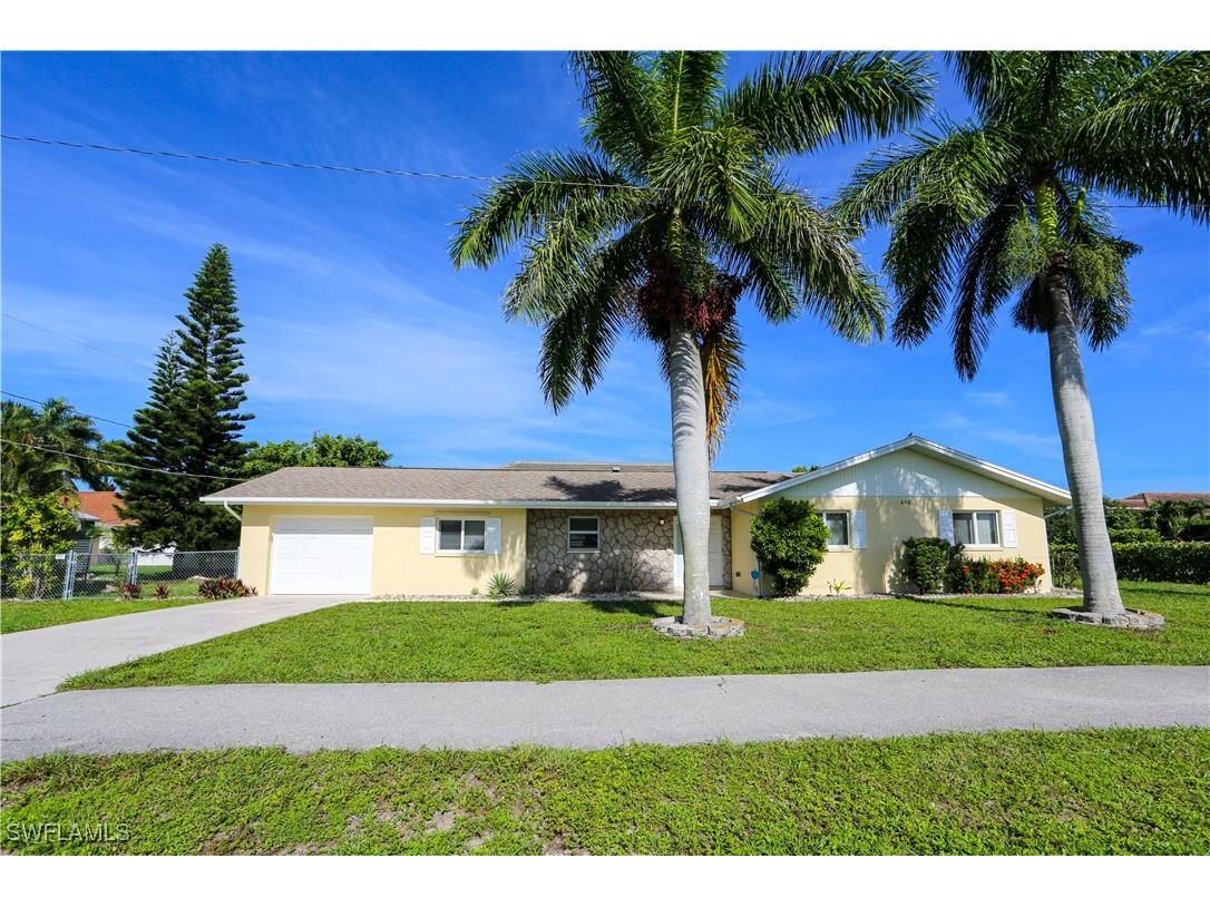 698 107th Avenue N Naples FL 34108 225053344 image1
