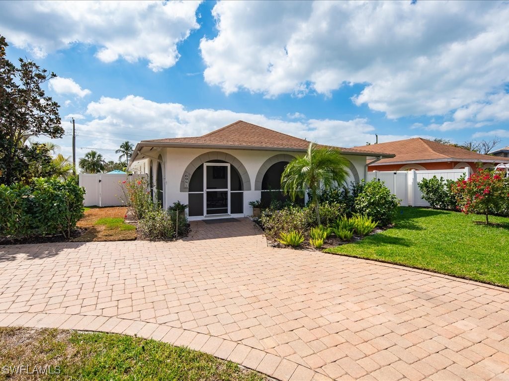 698 99th Avenue N Naples FL 34108 225047545 image1
