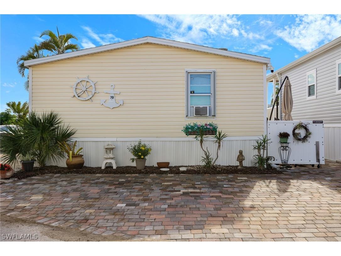 70 Emily Lane Fort Myers Beach FL 33931 224062397 image1