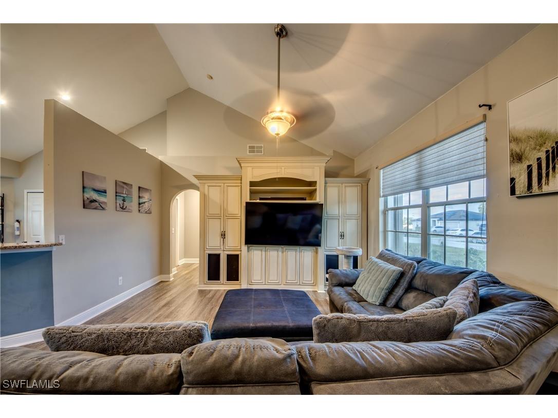 700 SW 18th Terrace Cape Coral FL 33991 225027983 image5