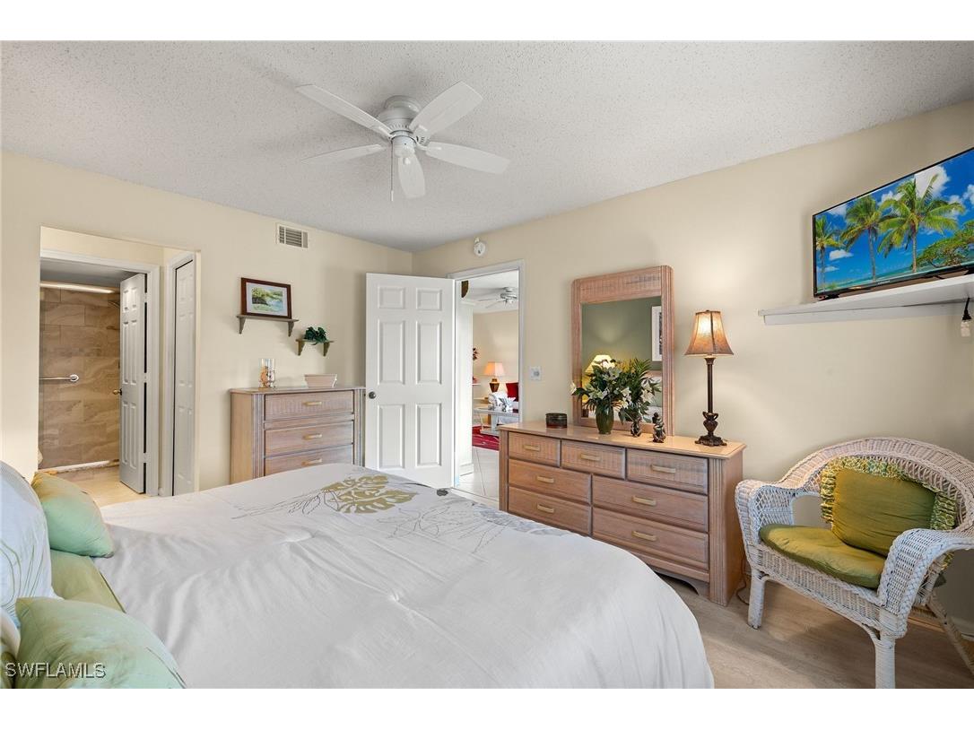 7065 Dennis Circle #F203 Naples FL 34104 225032896 image16