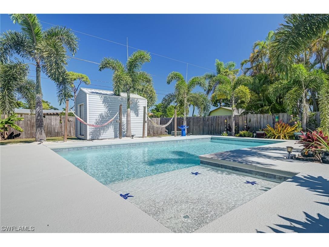 709 99th Avenue N Naples FL 34108 223077245 image1