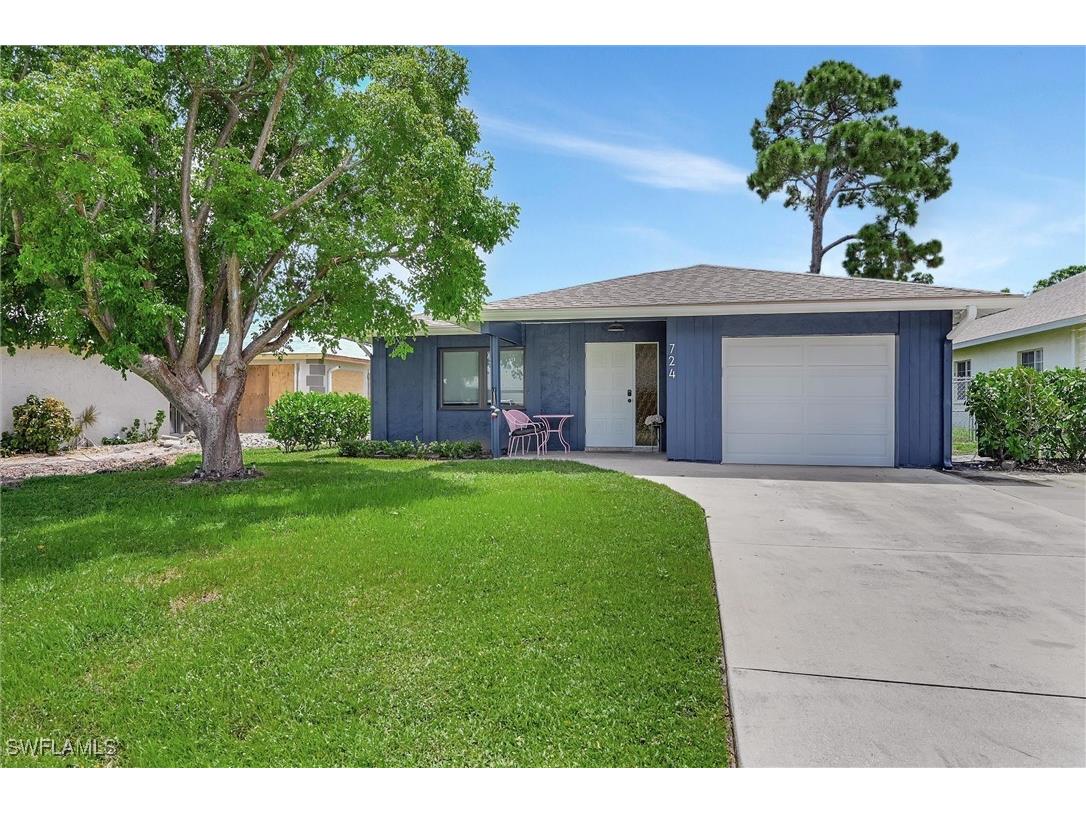 724 92nd Avenue N Naples FL 34108 224067764 image1
