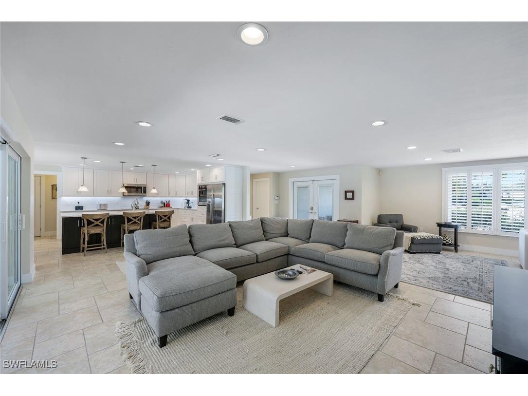 725 Old Trail Drive Naples FL 34103 225049335 image3