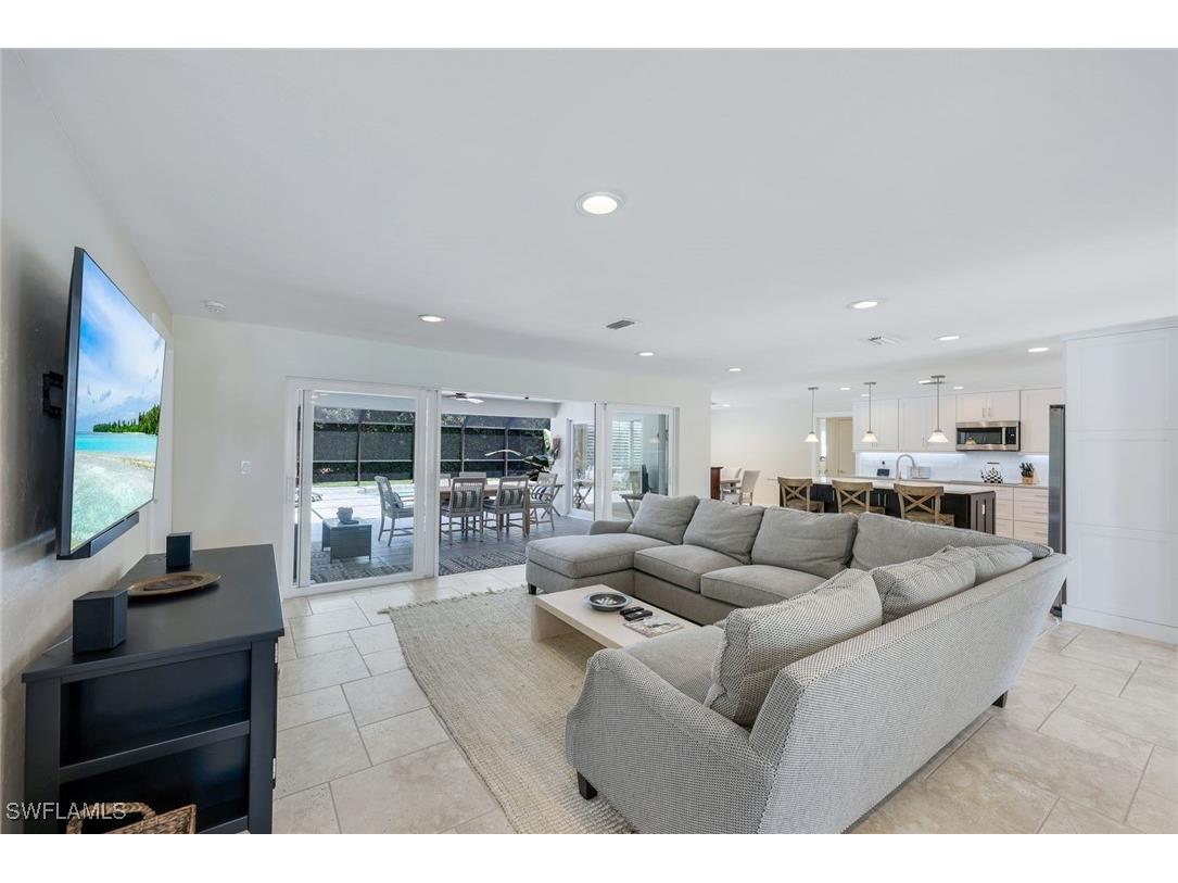 725 Old Trail Drive Naples FL 34103 225049335 image4