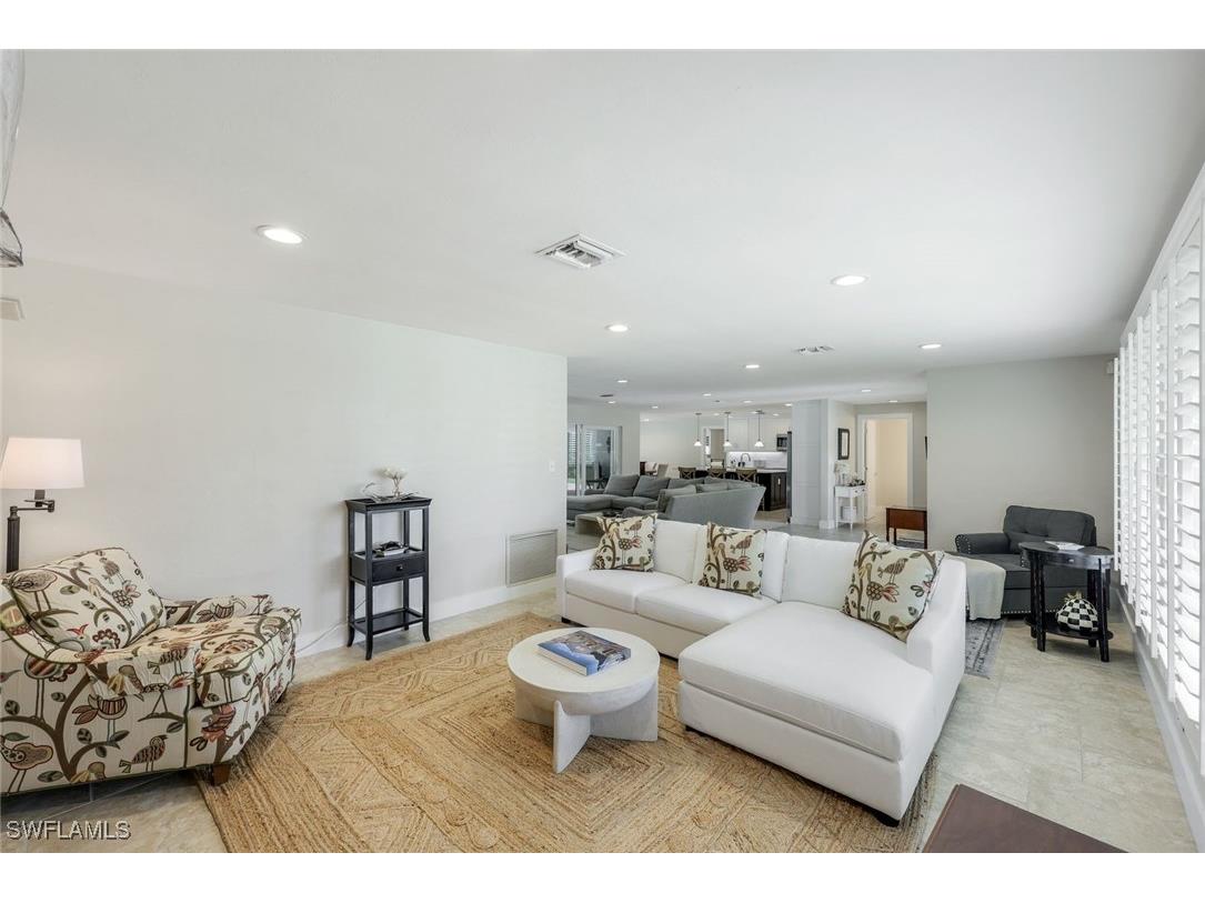 725 Old Trail Drive Naples FL 34103 225049335 image7