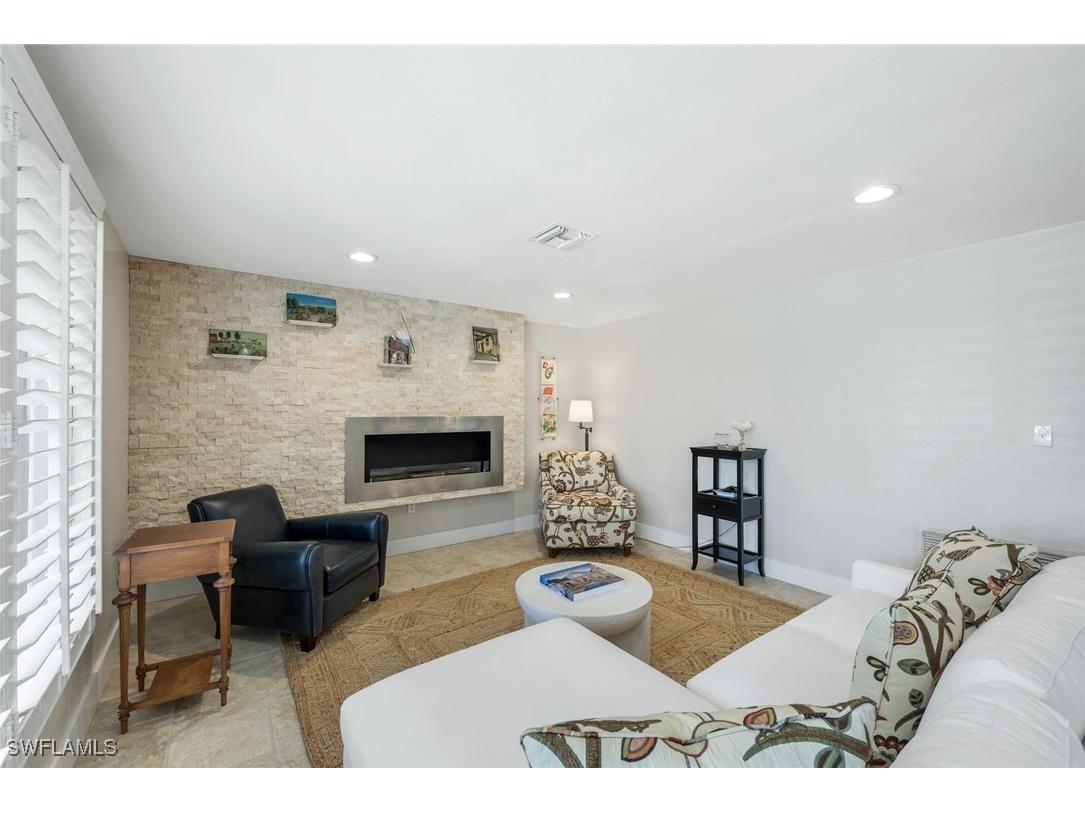 725 Old Trail Drive Naples FL 34103 225049335 image8