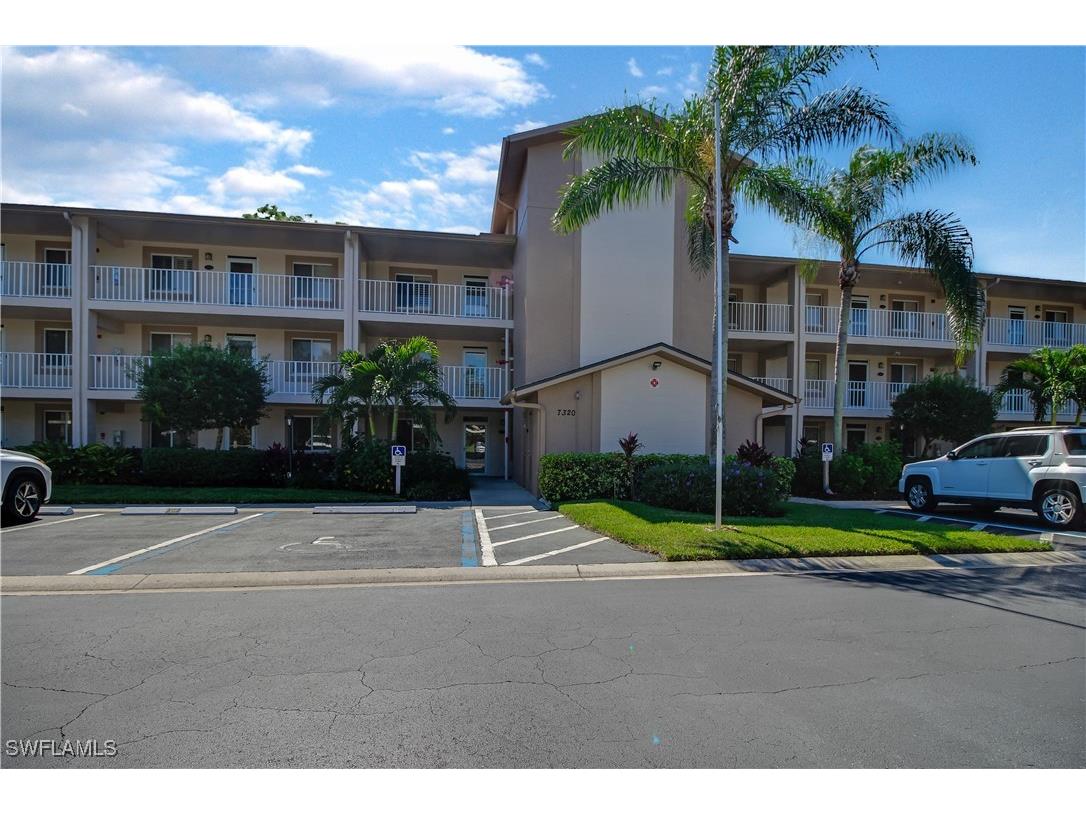 7320 Glenmoor Lane #2105 Naples FL 34104 225006545 image1