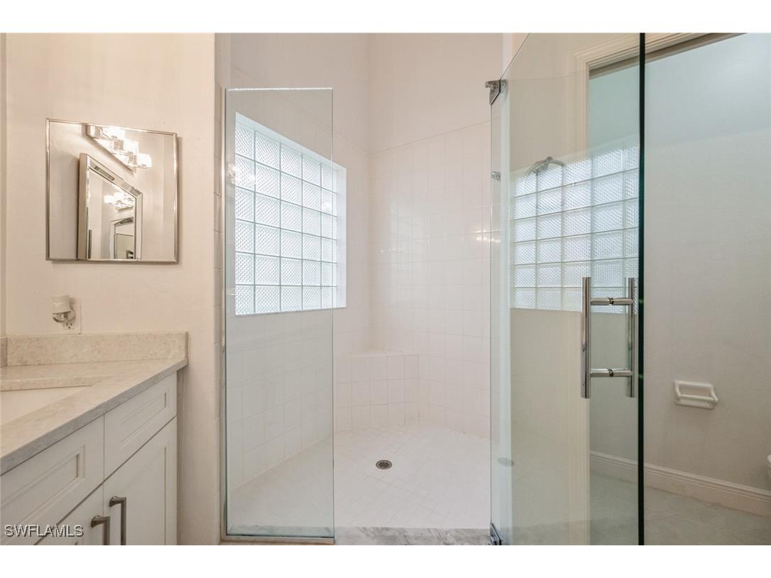 74 Silver Oaks Circle #9-202 Naples FL 34119 225053865 image19