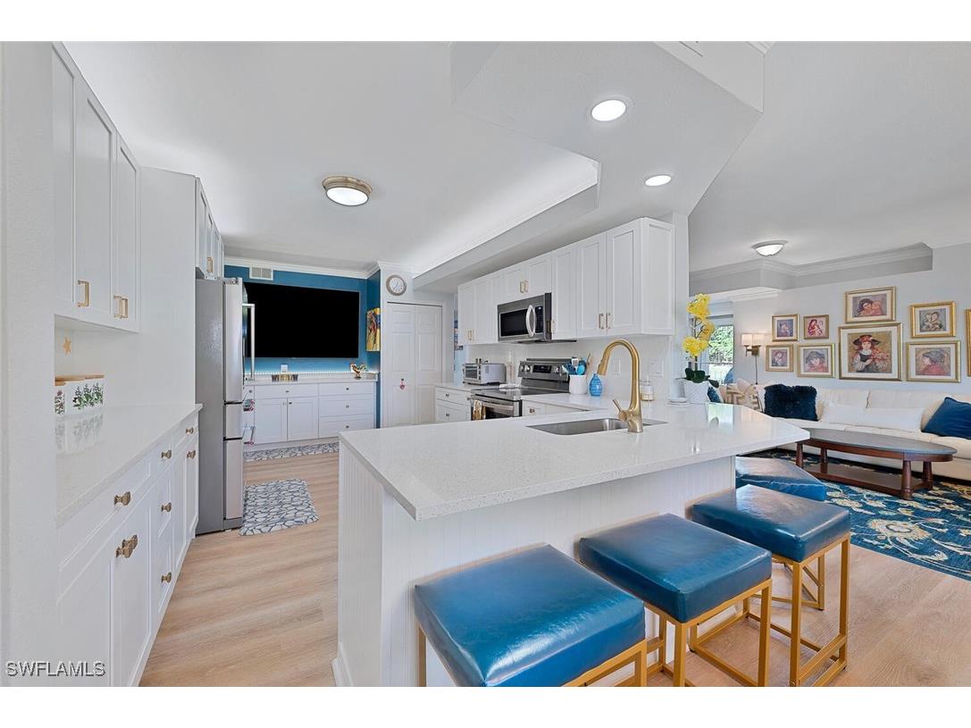 7576 Oleander Gate Drive #101 Naples FL 34109 224089037 image1