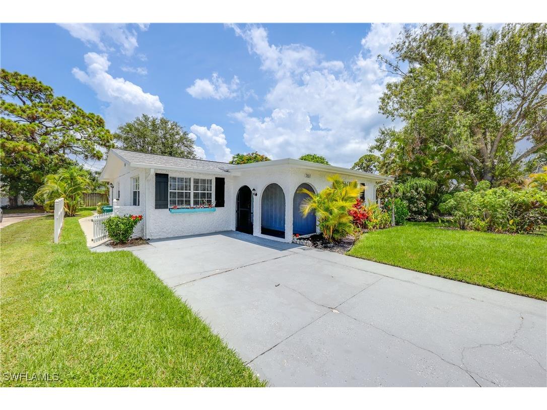 761 95th Avenue N Naples FL 34108 225051205 image1