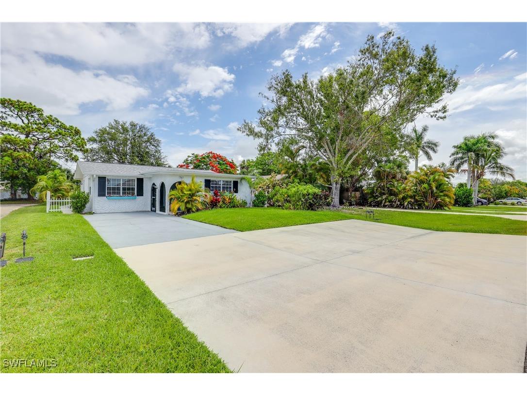 761 95th Avenue N Naples FL 34108 225051205 image4