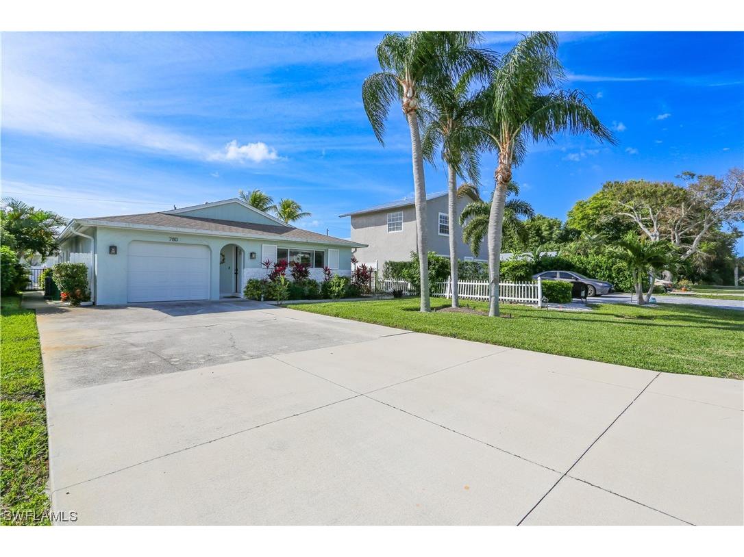 780 92nd Avenue N, Naples, FL 34108 MLS 224008560 Edina Realty