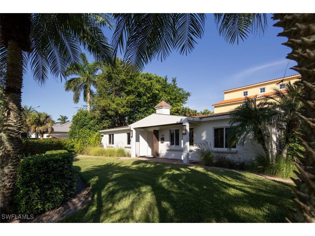 799 Broad Avenue S Naples FL 34102 225018036 image1