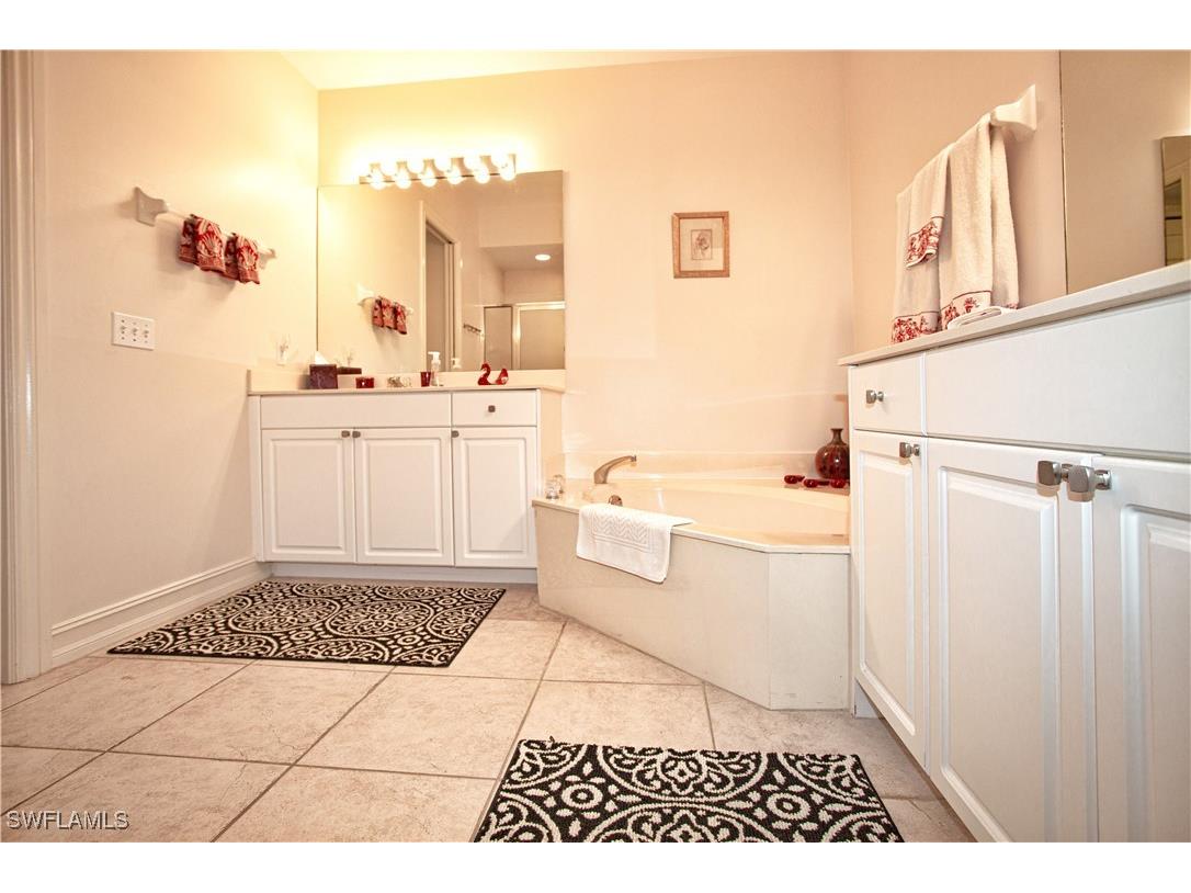 825 Bentwater Circle #101 Naples FL 34108 225046912 image24