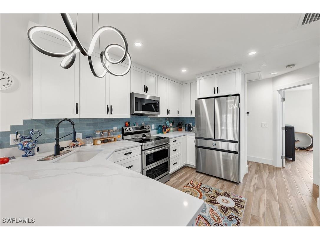 838-840 Rabbit Road Sanibel FL 33957 224085910 image9