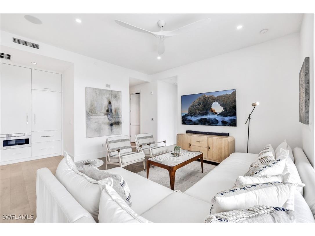 850 Central Avenue #207 Naples FL 34102 224102517 image3