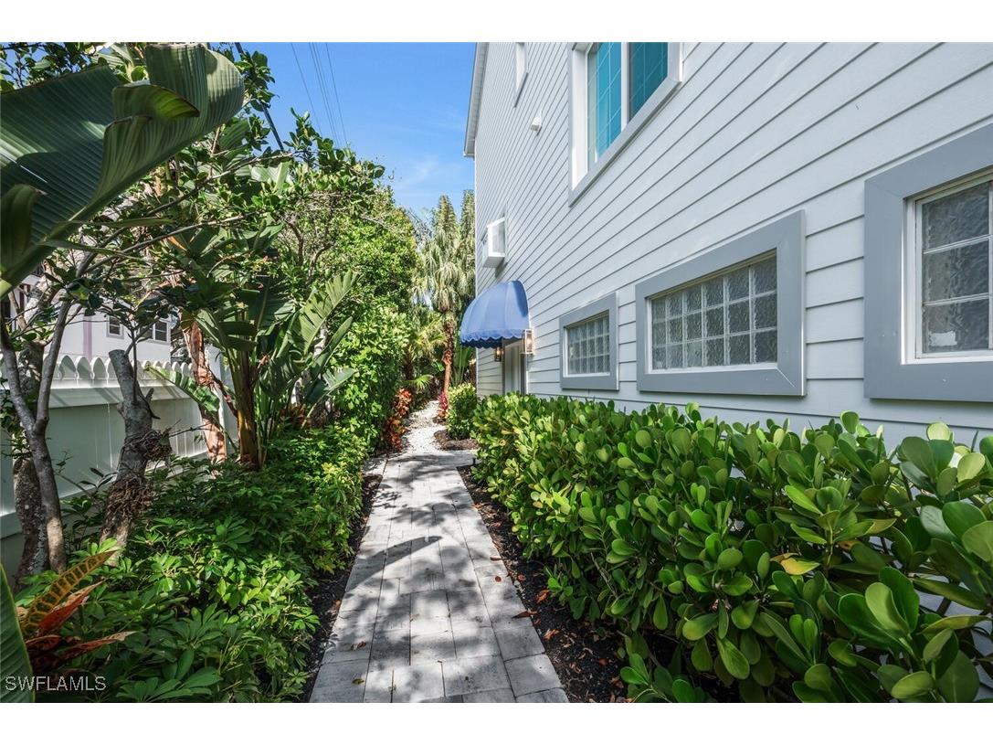 888 10th Street S #101 Naples FL 34102 225050990 image2