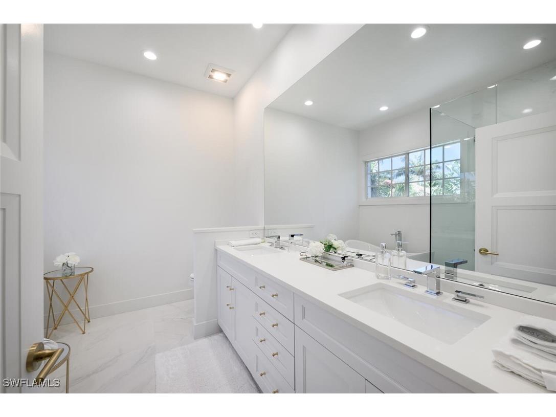 888 10th Street S #101 Naples FL 34102 225050990 image27