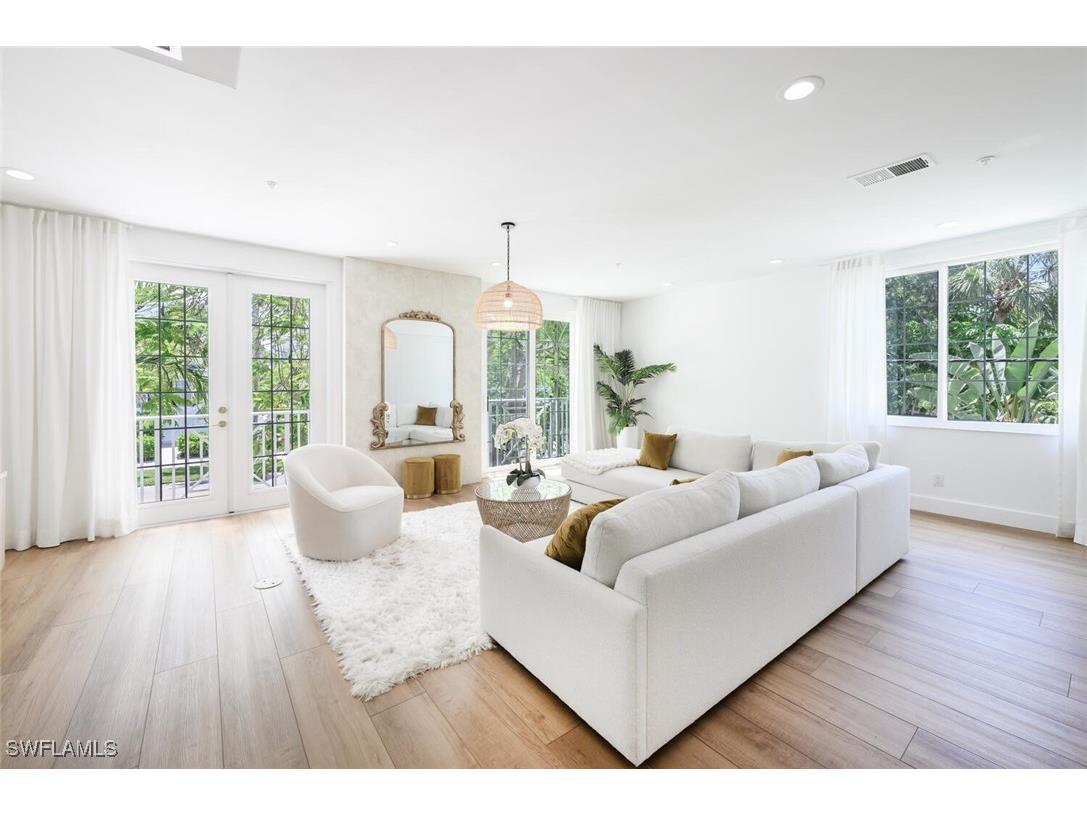 888 10th Street S #101 Naples FL 34102 225050990 image9