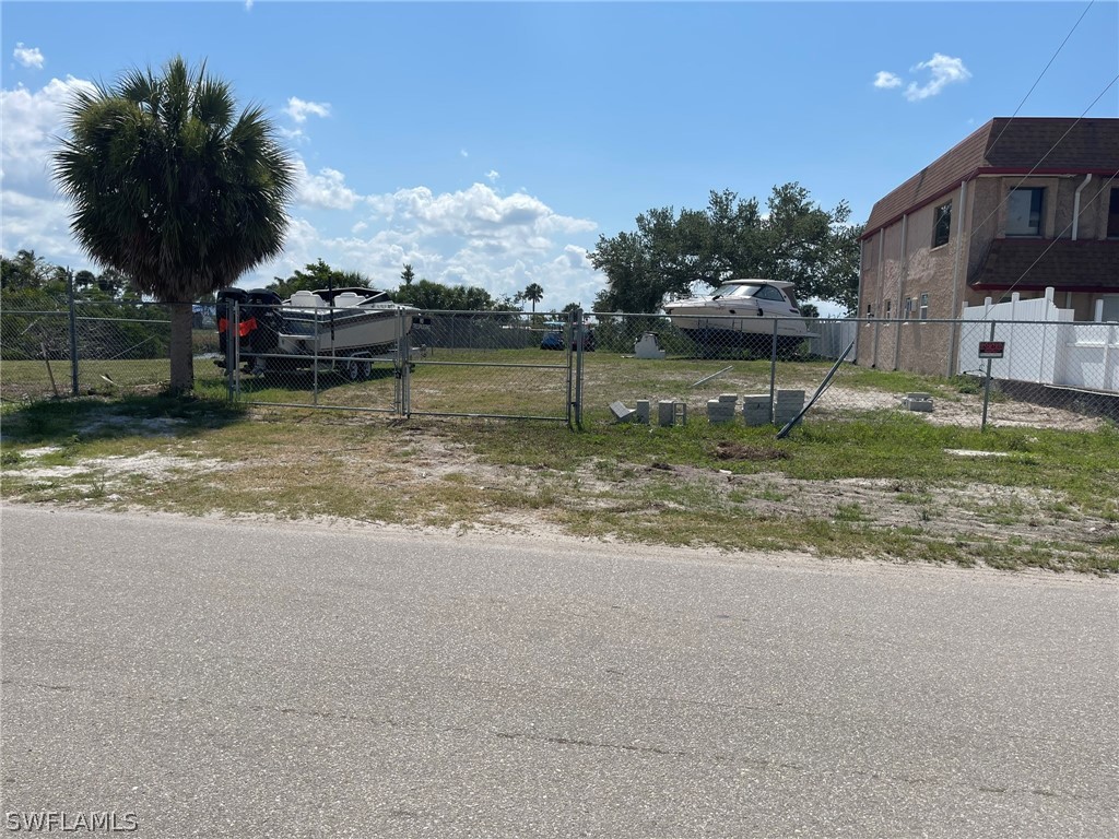 890 Buttonwood Drive Fort Myers Beach FL 33931 224053103 image1
