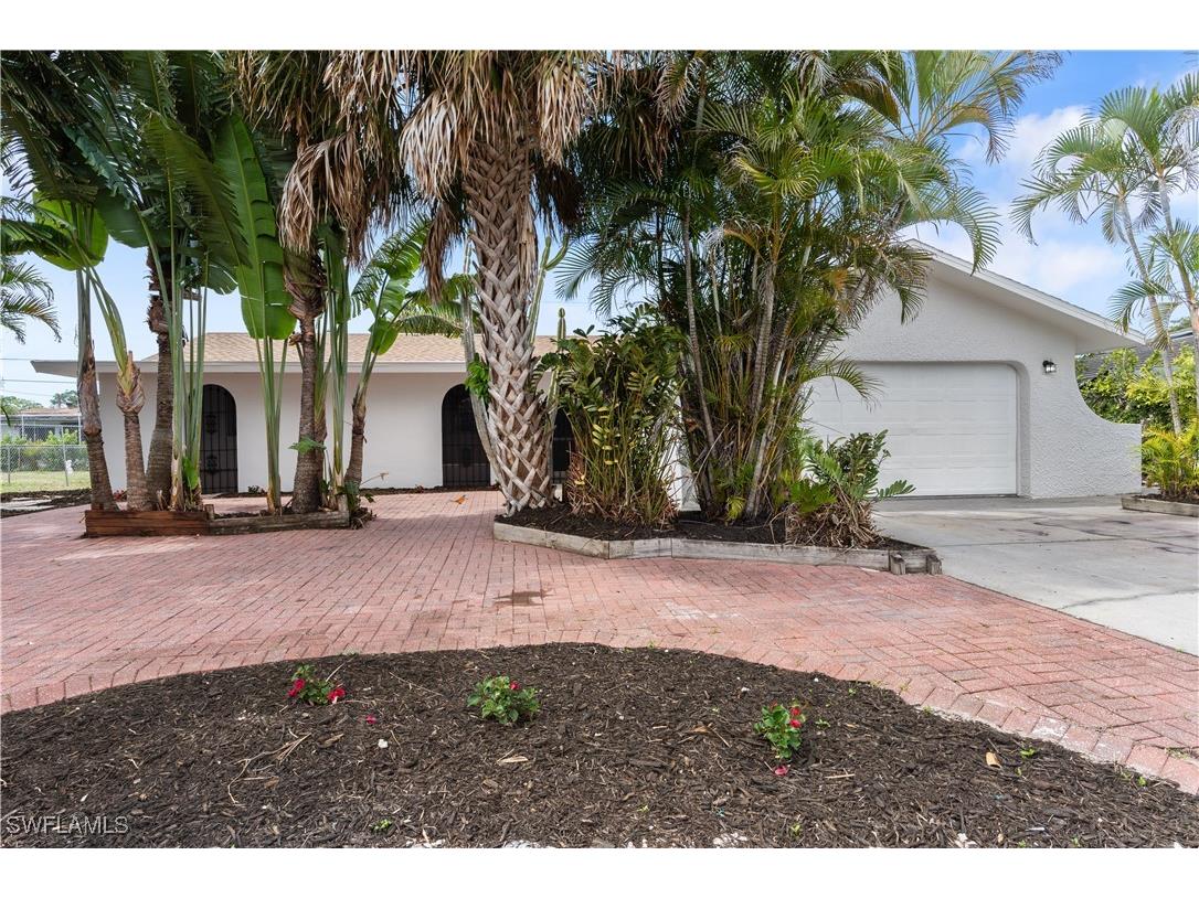 8925 Dorchester Street Fort Myers FL 33907 225024065 image1