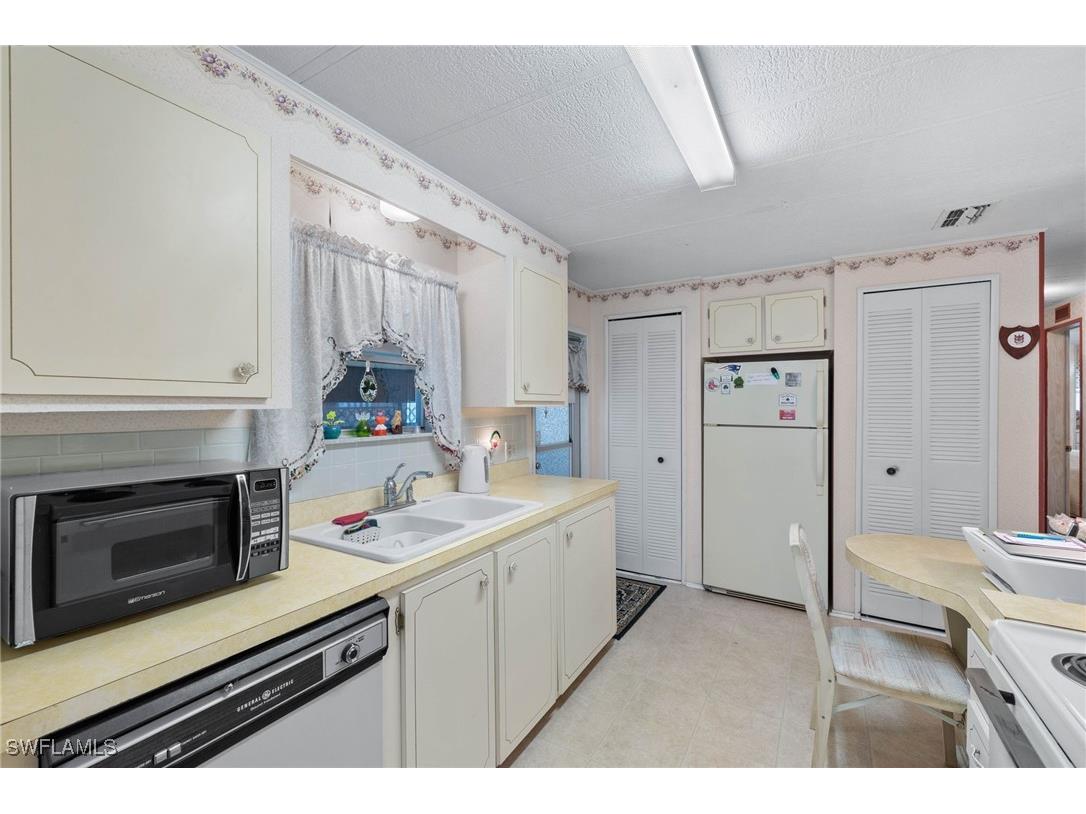 9004 Arbor Drive North Fort Myers FL 33903 225004998 image16