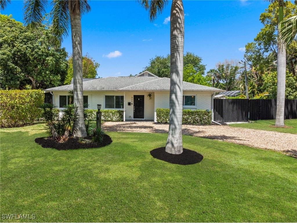 905 13th Street N Naples FL 34102 225045764 image1