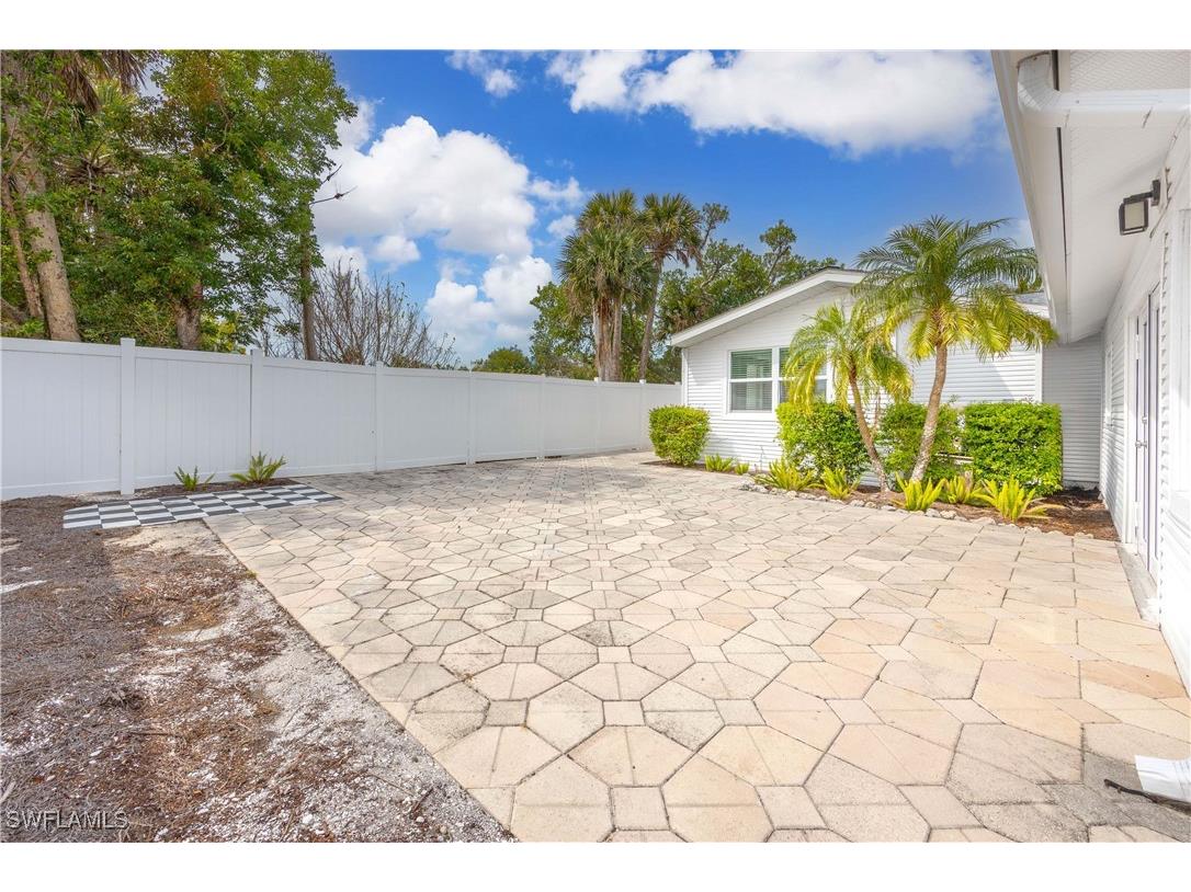 910 Fitzhugh Street Sanibel FL 33957 225031109 image8