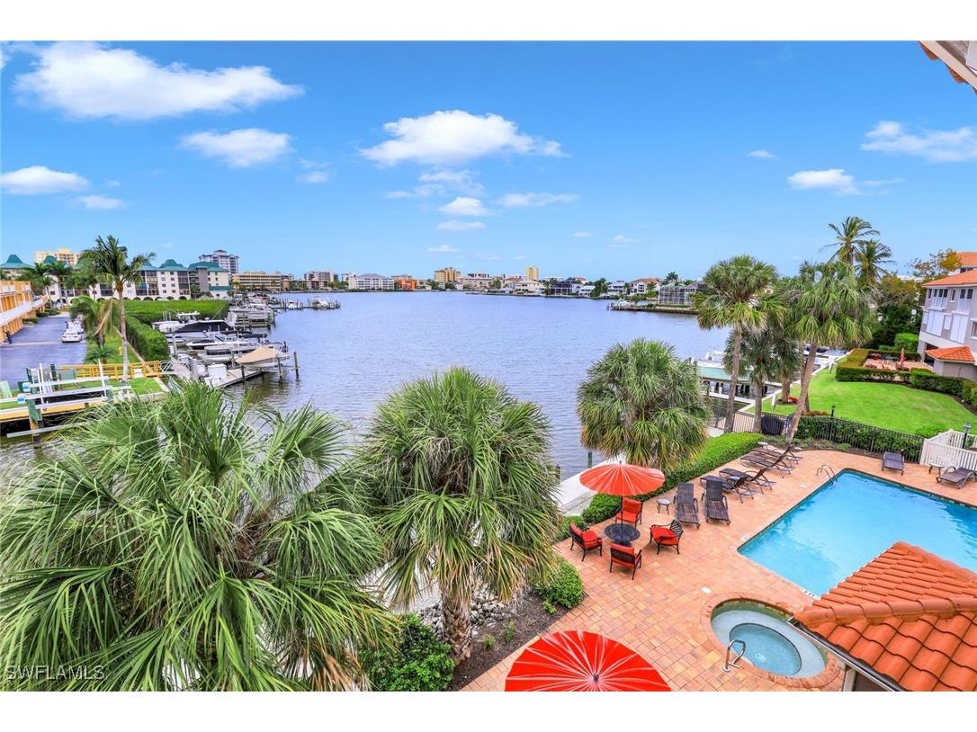 9101 Vanderbilt Drive #1-302 Naples FL 34108 225046945 image1