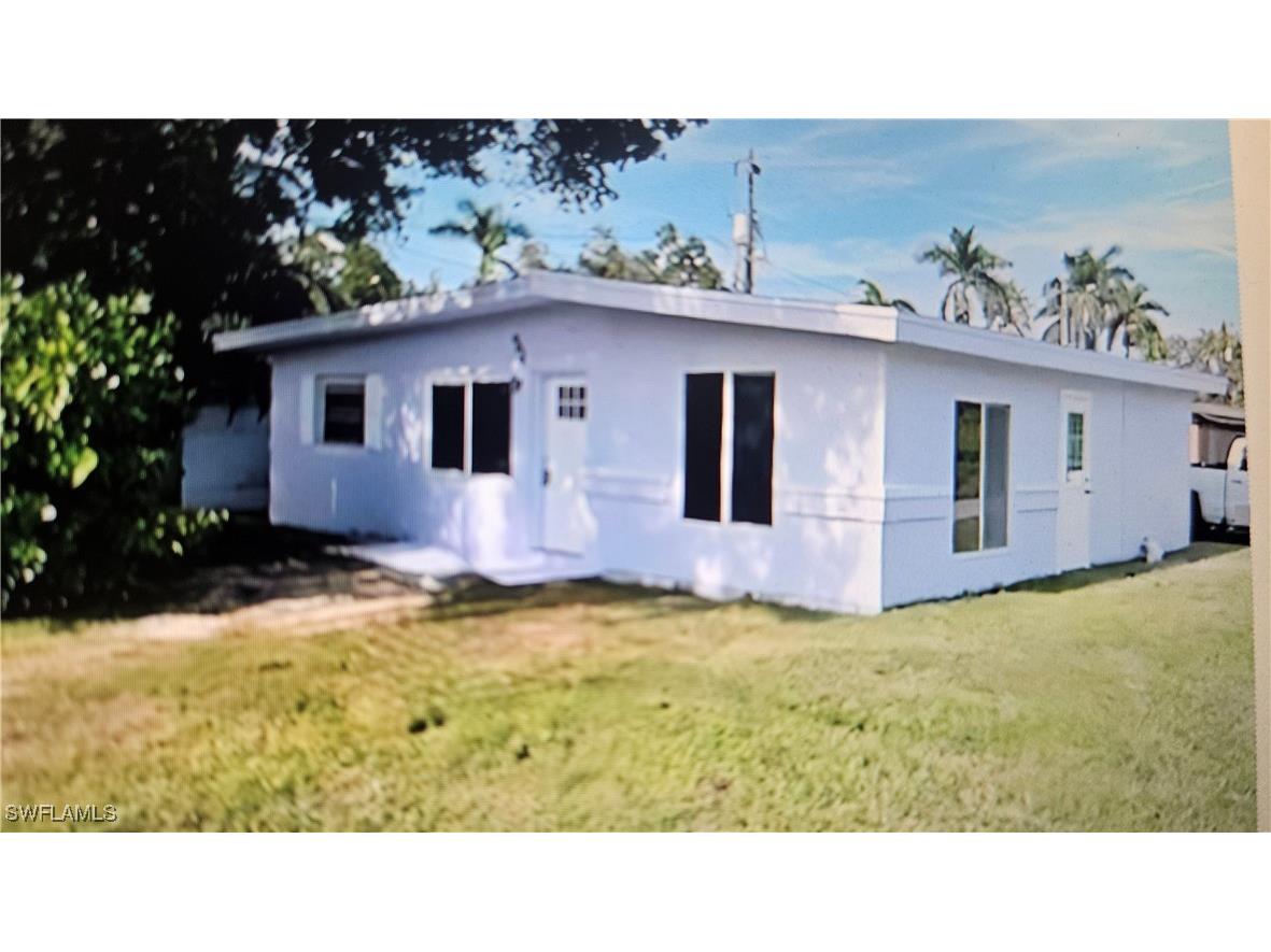 92 Oak Street North Fort Myers FL 33903 224066193 image1
