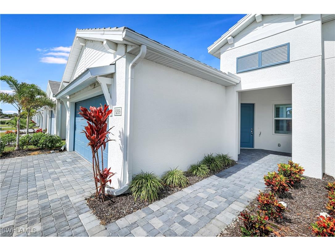 9209 Cayman Drive N Naples FL 34114 224085945 image1