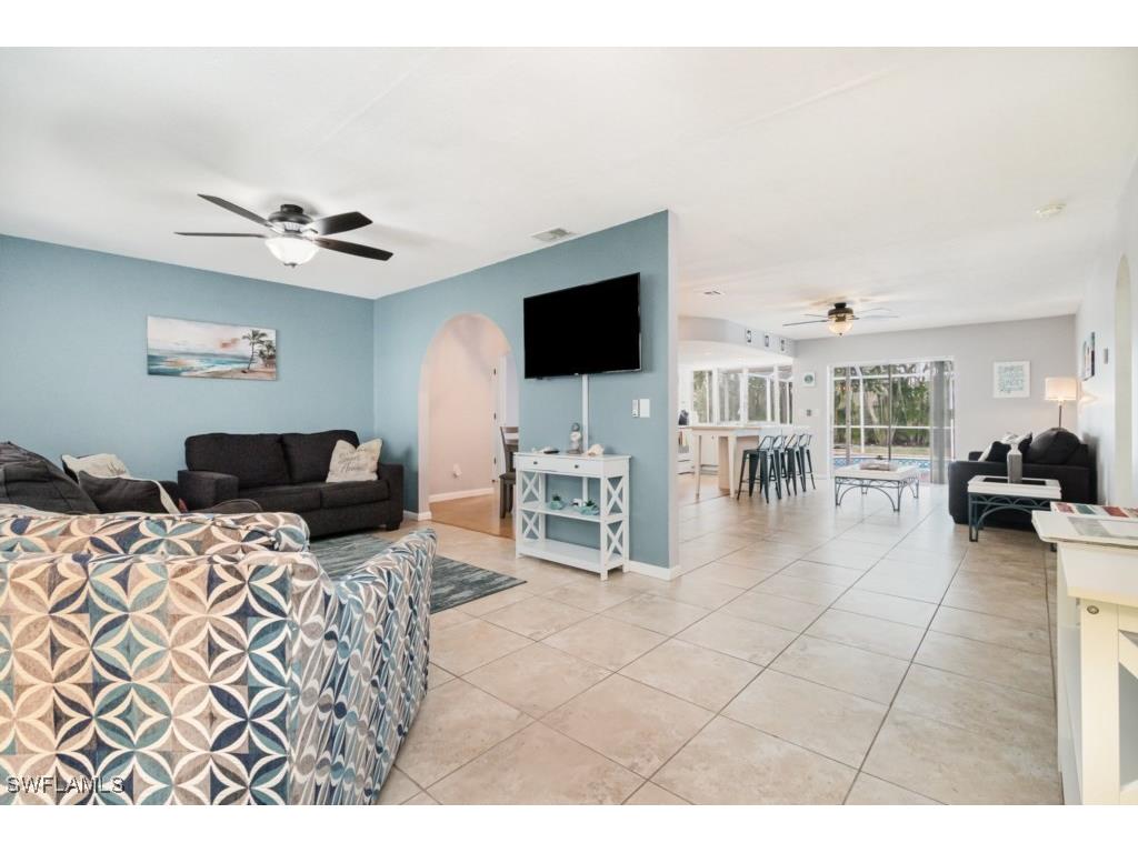 922 SE 25th Lane Cape Coral FL 33904 225047995 image4