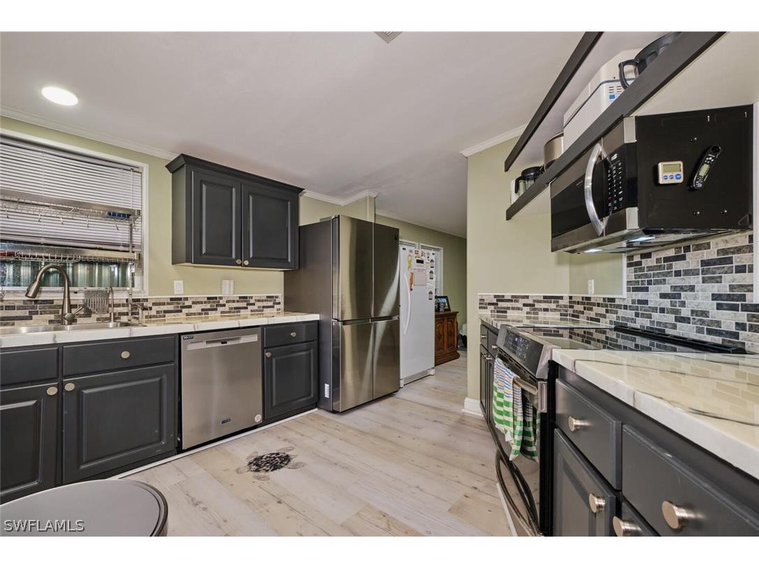 928 Yacht Club Way NW Moore Haven FL 33471 224042661 image1