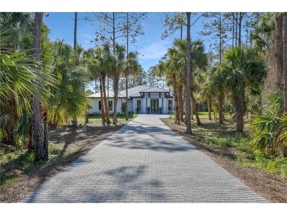 933 11th Street SW Naples FL 34117 224083976 image1