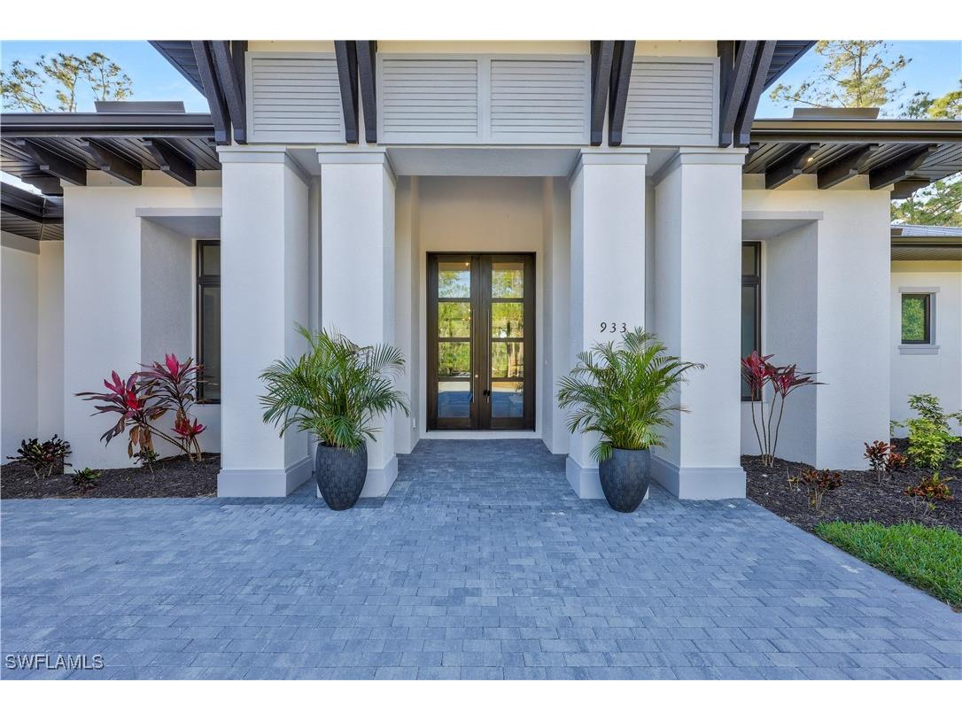 933 11th Street SW Naples FL 34117 224083976 image2