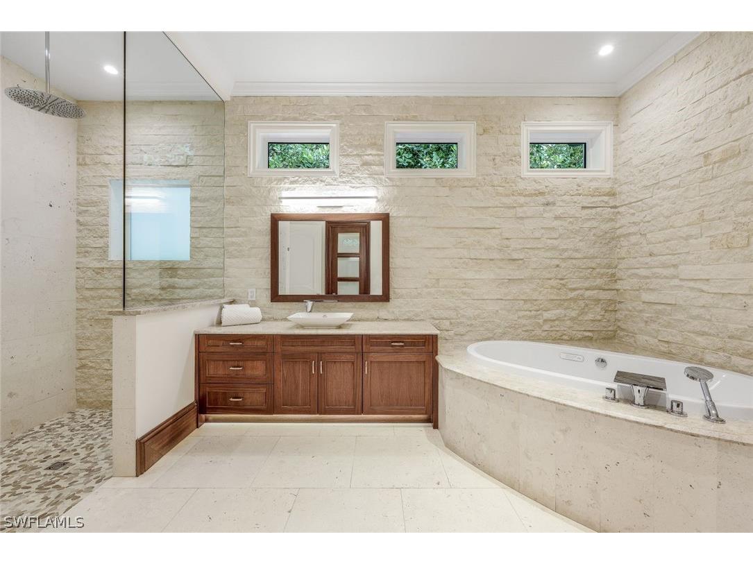 970 Aqua Circle Naples FL 34102 224040729 image28