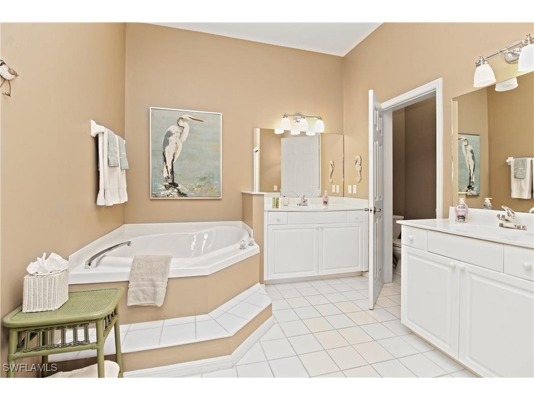 970 Egrets Run #201 Naples FL 34108 225032144 image16